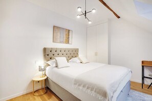 1 chambre, bureau, fer et planche à repasser, accès au Wi-Fi (inclus)