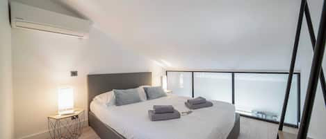 2 quartos, ferros/tábuas de passar roupa, Wi-Fi, roupa de cama