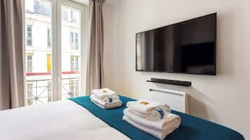 3 bedrooms, desk, iron/ironing board, free WiFi