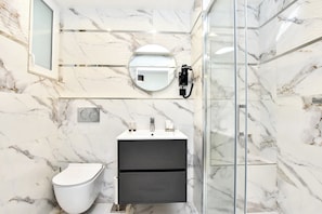 Shower, hair dryer, towels - Authentic apartment - 2BR/6P - Palais Garnier (Paris)
