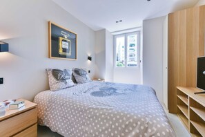 1 soverom, strykejern/-brett, wi-fi (inkludert) og sengetøy