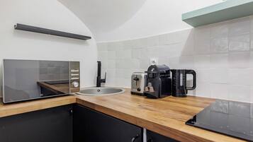 Fridge, microwave, stovetop, coffee/tea maker