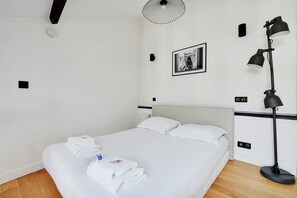 1 soverom, skrivebord, strykejern/-brett og wi-fi (inkludert)