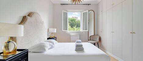 2 bedrooms, desk, iron/ironing board, travel cot