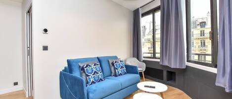 智能电视、办公室