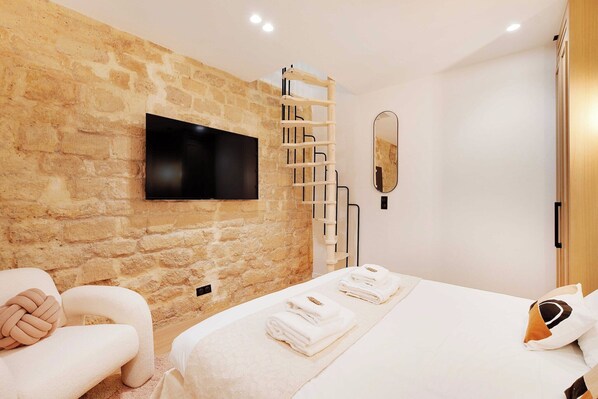 3 bedrooms, desk, iron/ironing board, free WiFi