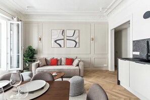 Smart TV - Sublime apartment in the Montorgueil (Paris)