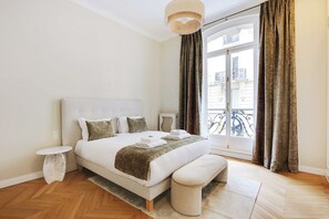 2 bedrooms, desk, iron/ironing board, free WiFi