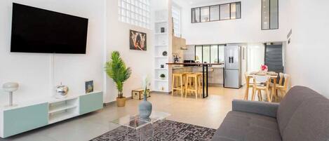 智能电视、办公室