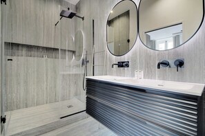 تجهيزات دش، مجففات شعر، مناشف