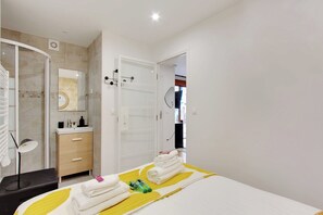 1 quarto, ferros/tábuas de passar roupa, acesso à internet