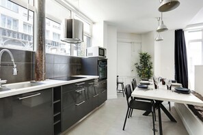 Fridge, microwave, oven, stovetop