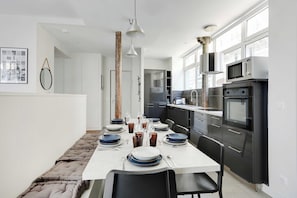 Fridge, microwave, oven, stovetop - Authentic Loft - 2BR/8P - Oberkampf (Paris)