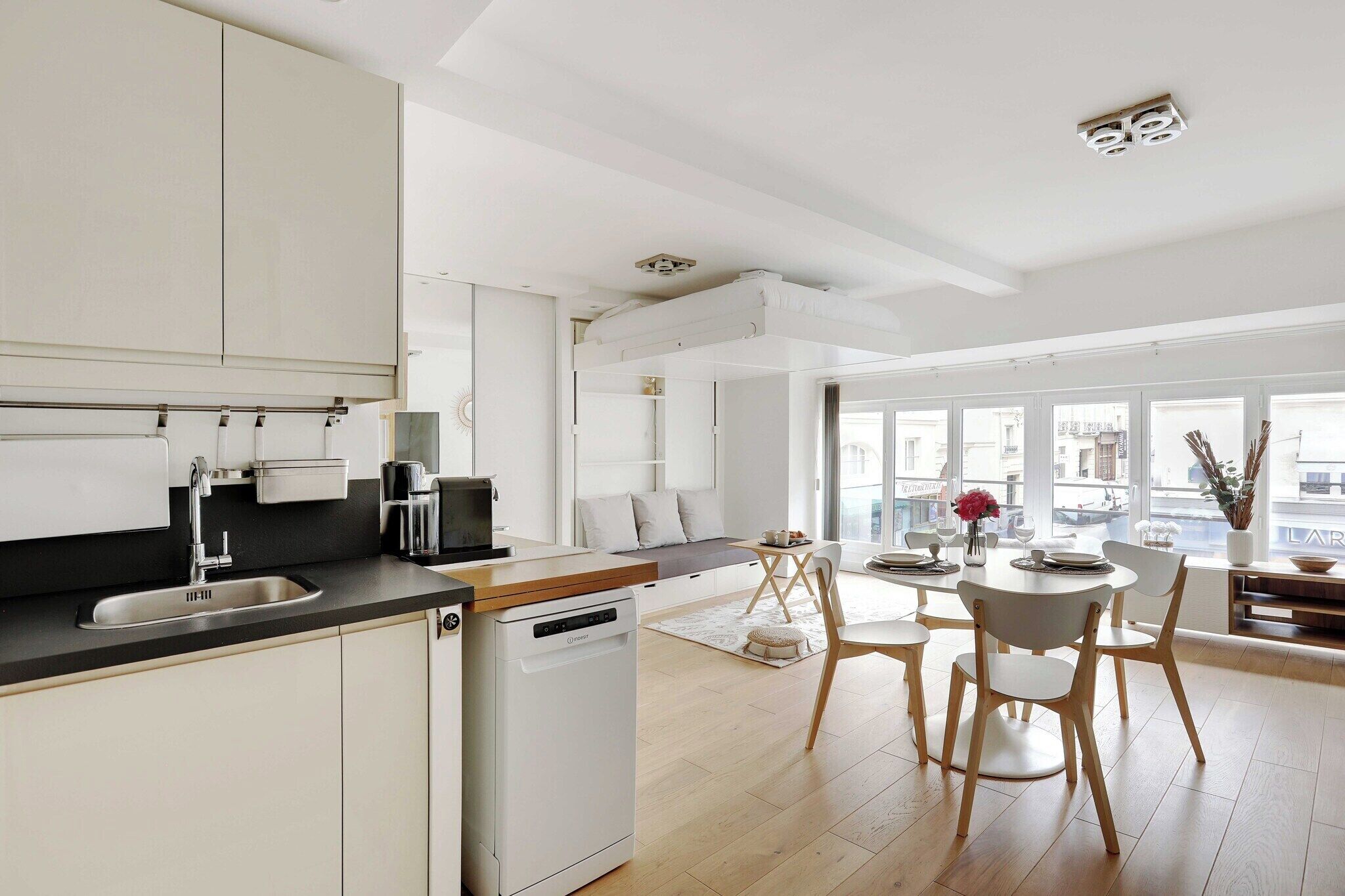 Coffee/tea maker, fridge, microwave, stovetop