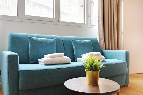 TV - Welcoming apartment - 2BR/6P - Canal St Martin (Paris)