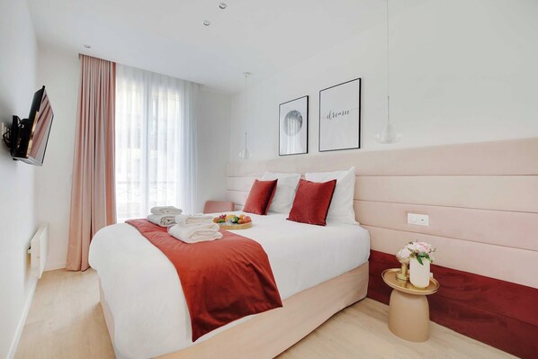 2 bedrooms, desk, iron/ironing board, free WiFi