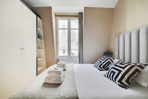 1 slaapkamer, een bureau, een strijkplank/strijkijzer, gratis wifi