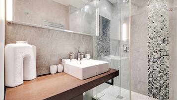 Shower, hair dryer, towels