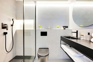 淋浴设施、吹风机、毛巾
