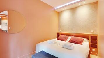 1 bedroom, desk, iron/ironing board, WiFi (free)