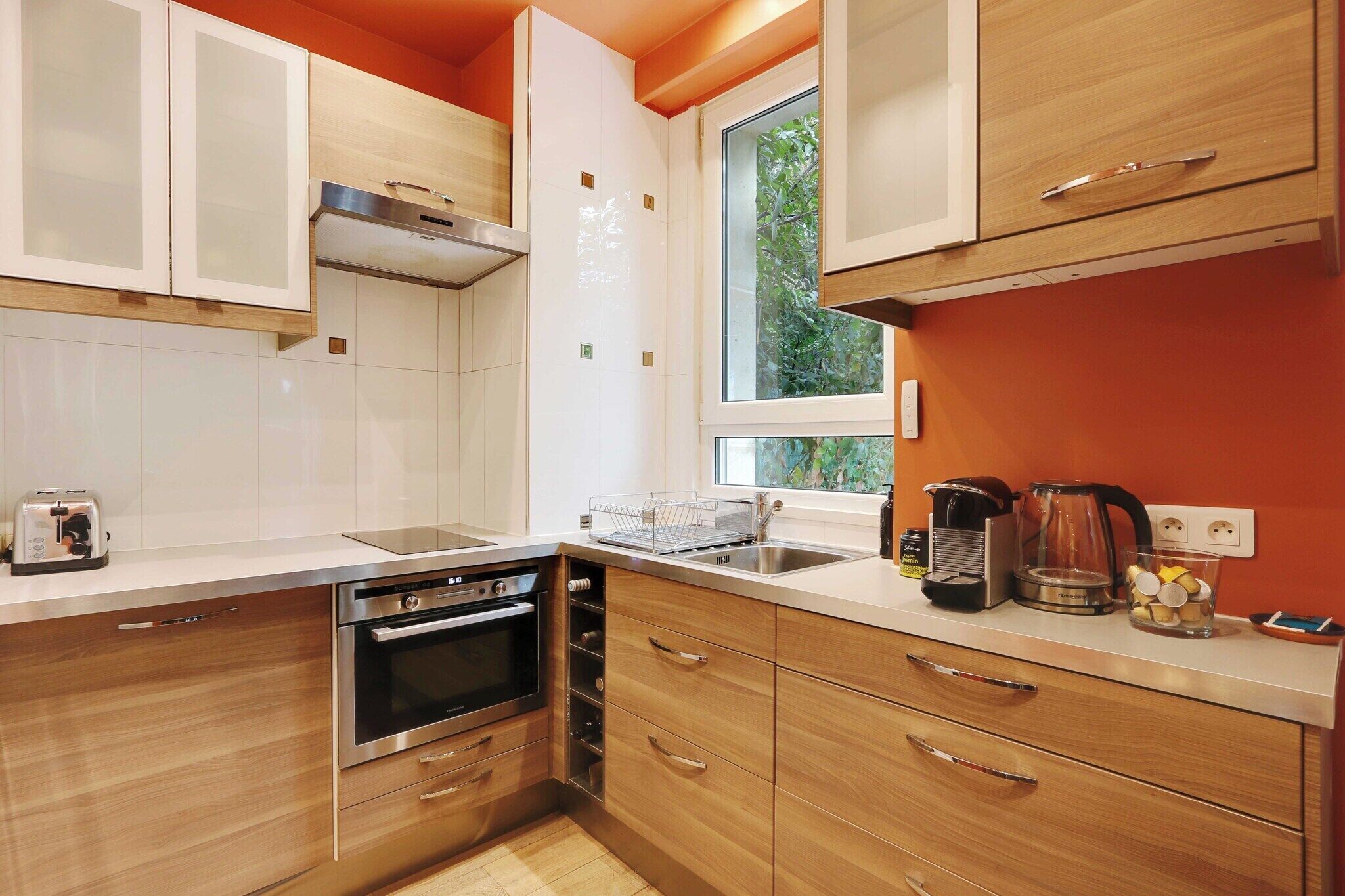 Coffee/tea maker, fridge, microwave, oven