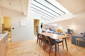 2 habitaciones, tabla de planchar con plancha y acceso a internet