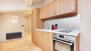 Réfrigérateur, micro-ondes, plaque de cuisson, cafetiÚre/bouilloire