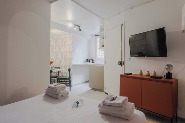 Schreibtisch, Bügeleisen/Bügelbrett, kostenloses WLAN, Bettwäsche