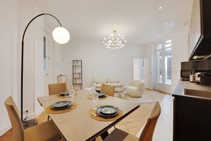 Dining - Superb apartment with terrace 2BR/4P Trocadero (Paris)
