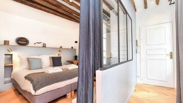 1 soveværelse, skrivebord, strygejern/strygebræt, weekendseng