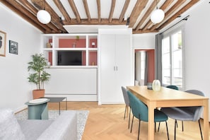 Interior - Authentic apartment - 1BR/4P - Marais/République (Paris)