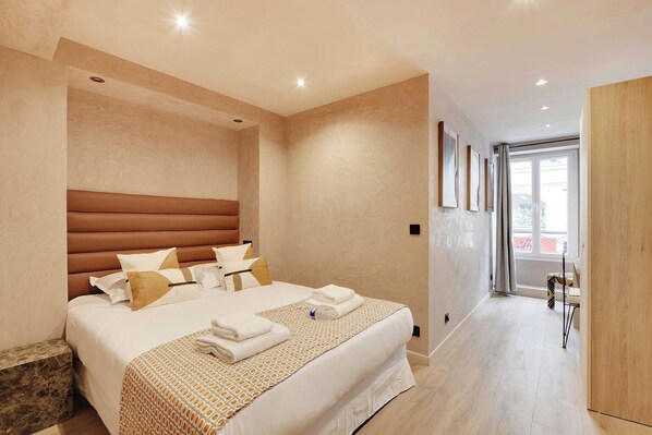 2 bedrooms, desk, iron/ironing board, free WiFi