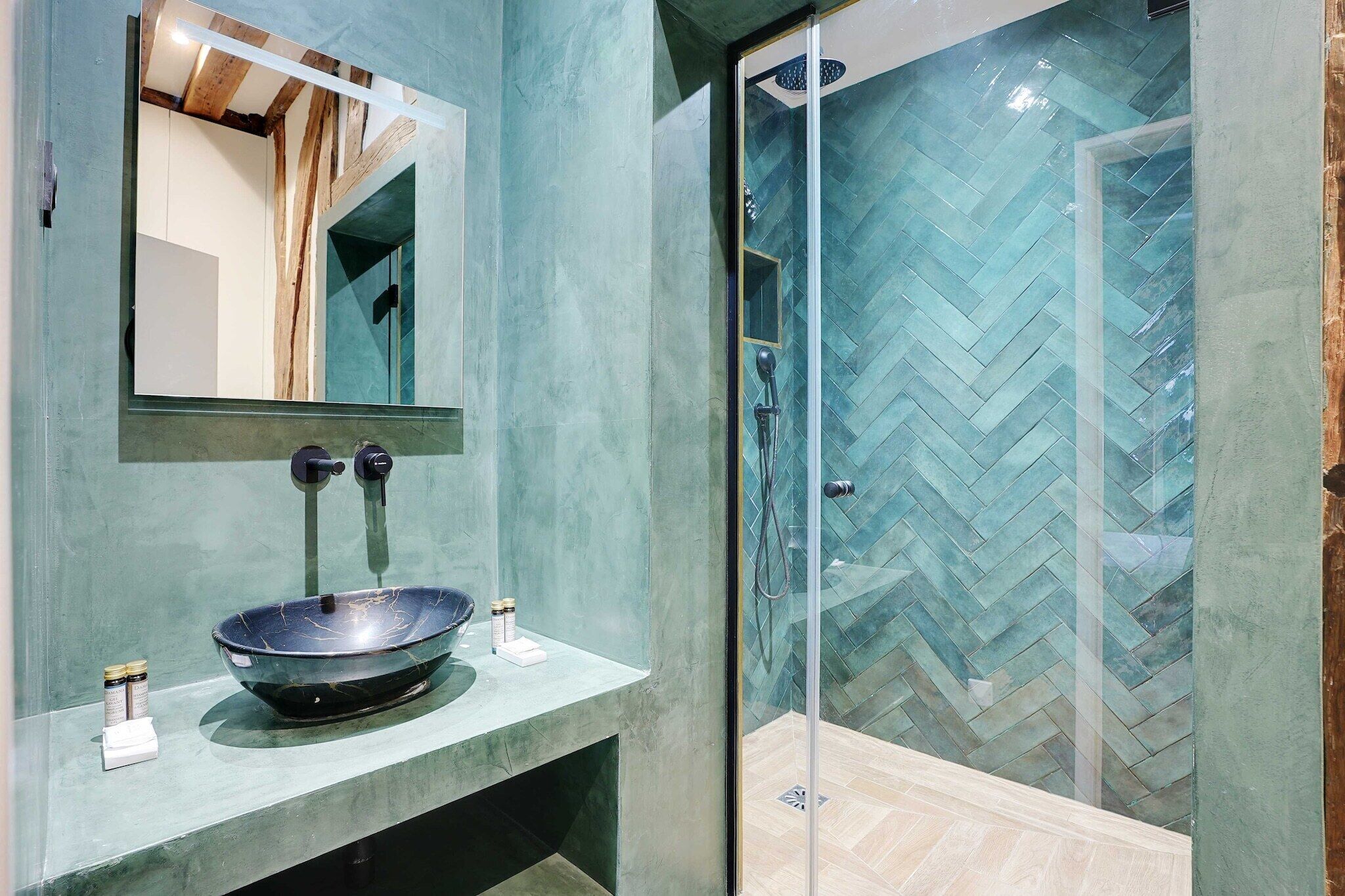 Dusche, Haartrockner, Handtücher