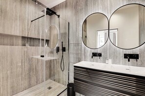 Shower, hair dryer, towels, shampoo