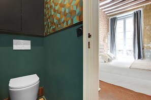 Dusche, Haartrockner, Handtücher, Shampoo