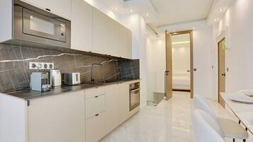 Fridge, stovetop, coffee/tea maker, toaster