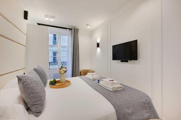 2 slaapkamers, een strijkplank/strijkijzer, reisbedje, gratis wifi