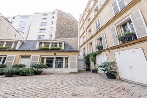 Exterior - Cosy apartment - 1BR/4P - Faubourg-du-Roule (Paris)