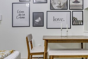 Deluxe Apartment, Balcony, Canal View | 1 bedroom, iron/ironing board, free WiFi - Knokey Ahad Residences (Dubai)