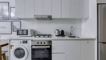 Deluxe Apartment, Balcony, Canal View | Private kitchen