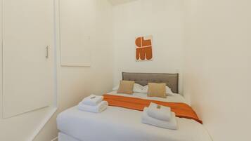 1 dormitorio, escritorio, tabla de planchar con plancha y wifi gratis