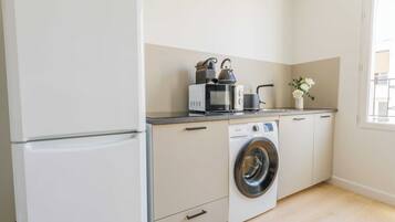 Fridge, microwave, stovetop, coffee/tea maker