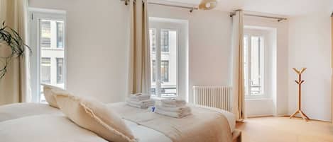 1 bedroom, desk, iron/ironing board, WiFi