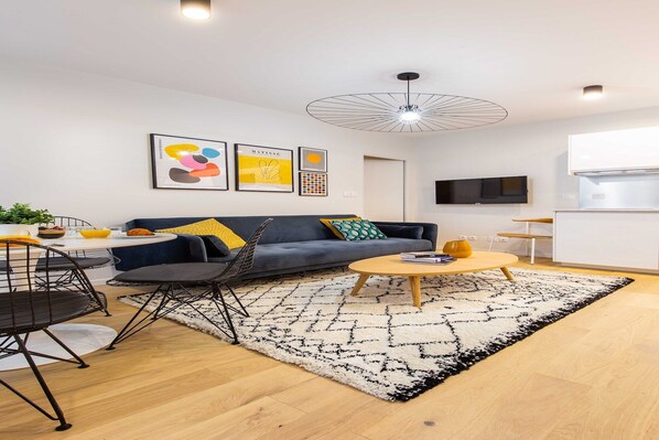 Smart TV, offices