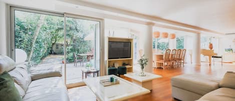 Smart-tv en een kantoor