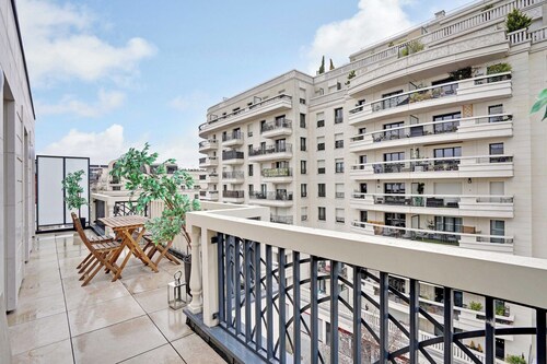 Duplex with terrace in Levallois