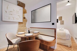 1 Schlafzimmer, Schreibtisch, Bügeleisen/Bügelbrett, kostenloses WLAN