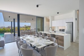 Villa, 5 habitaciones | Comedor