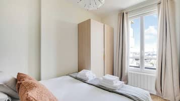 1 habitación, tabla de planchar con plancha, internet y ropa de cama