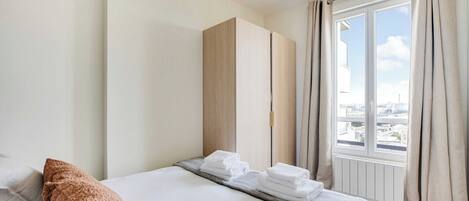 1 bedroom, iron/ironing board, Internet, bed sheets